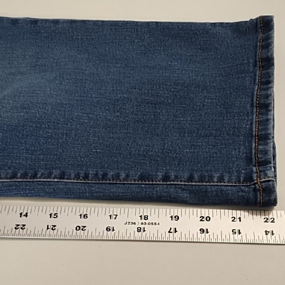 Nine West Blue Relaxed Cropped Stretch Denim Jeans - Picture 5 of 14